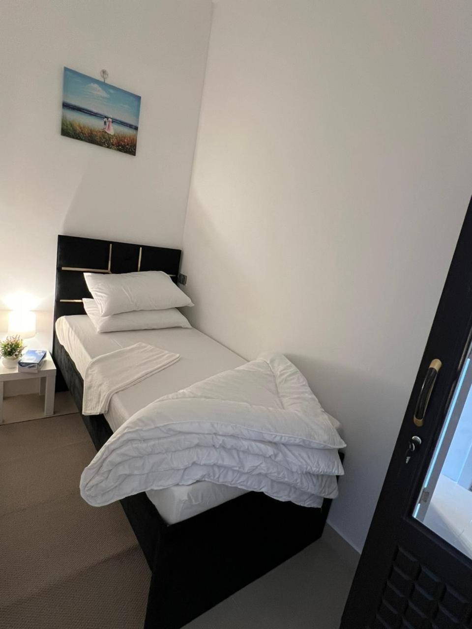 Four Stars Hostel Dubai Ngoại thất bức ảnh